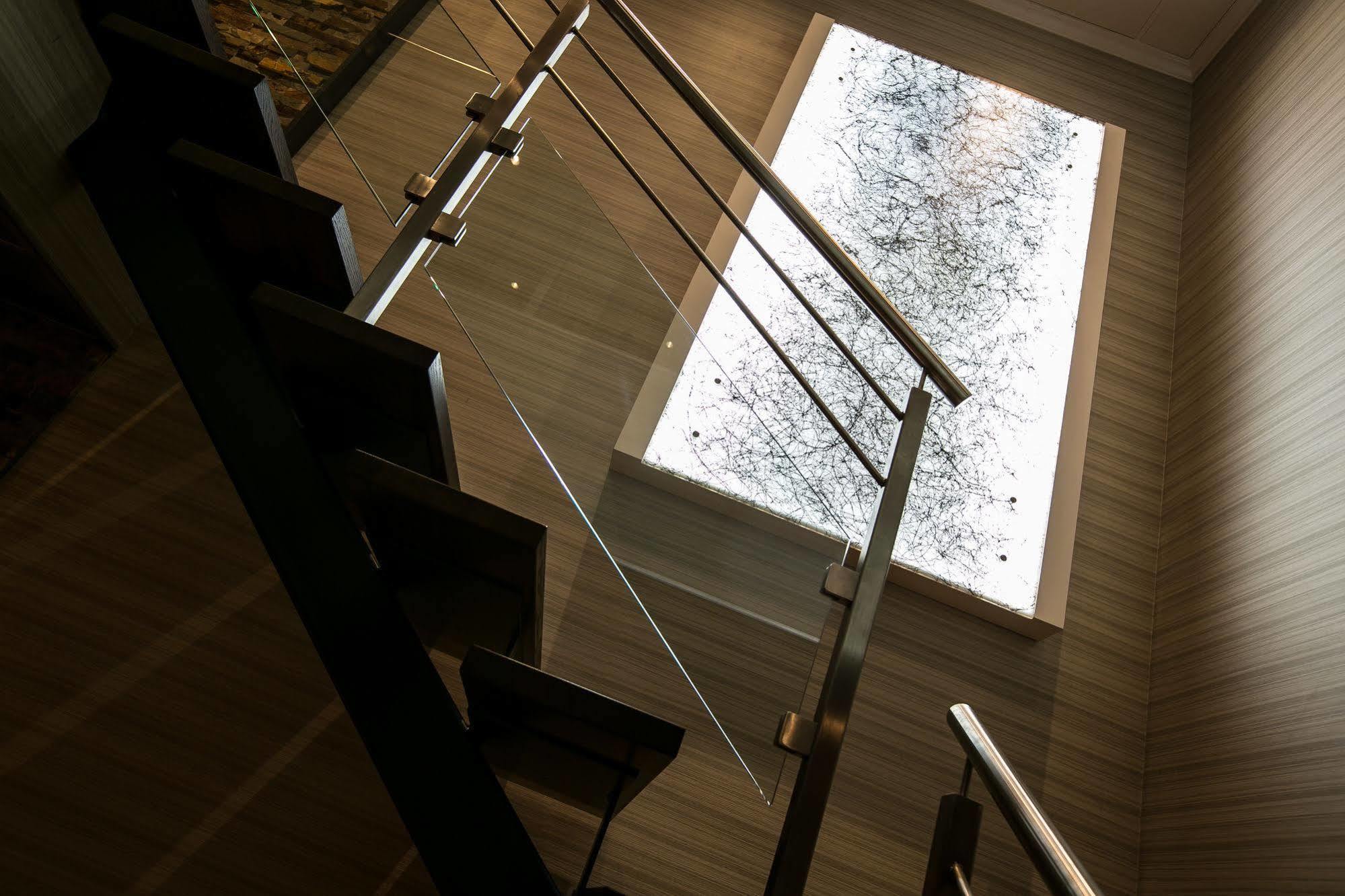 Hotel Le Chablis Cadillac มอนทรีอัล ภายนอก รูปภาพ